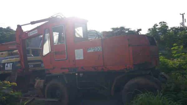 ขาย 325,000 รถแบคโฮล้อยาง HITACHI WH04DS 2 เพลา พร้อมลายหัวเจาะ เครื่องดี ปั้มแรง เอวแน่น ยางดี มีเท้าช้าง รถพร้อมใช้  รถอยู่ สระบุรี 090-772-3710 090-772-3708