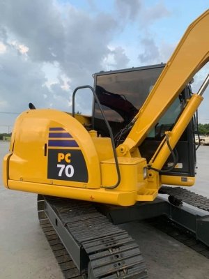 KOMATSU 70-8  ราคา 1,200,000 ระบบเต็ม แอร์เย็น เครื่องดี เอกสาชุดจด สนใจติดต่อ 081-989-1989 หรั่งครับ