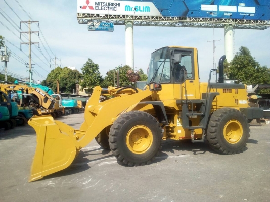 รถตักล้อยาง KOMATSU รุ่น WA 300-3