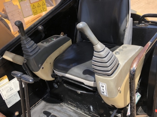 ขายรถขุด CAT 305SR คอนโทรลสั้น ปั๊มนิ้ว นำเข้าเองจากญี่ปุ่น สภาพสวยพร้อมใช้ มีVDOการทำงานครับ