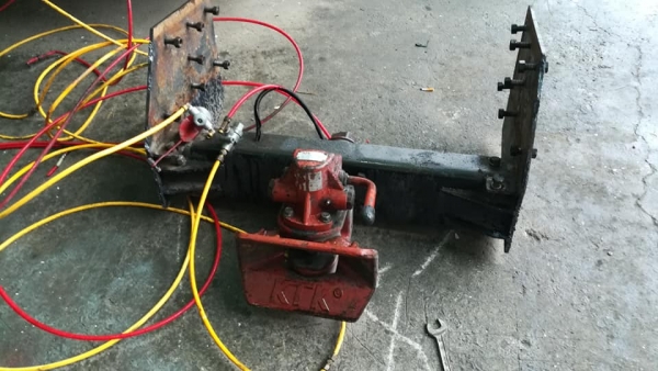 ขาย ชุดลำโพง พร้อมฐานเหล็กและสาย ราคา 10,000 บาท สนใจสอบถามที่ 081-4825911 คณพิมพ์ใจ 086-3075992 คุณรุ่ง 061-7184111 คุณตั๊ก