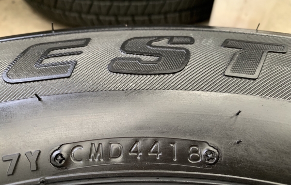ยางป้ายแดง 265-65-17 Bridgestone ปลายปี 18 ตุ่มเป้ง มีเส้นสี ยางป้ายแดง 265-65-17 Bridgestone ปลายปี 18 ตุ่มเป้ง มีเส้นสี