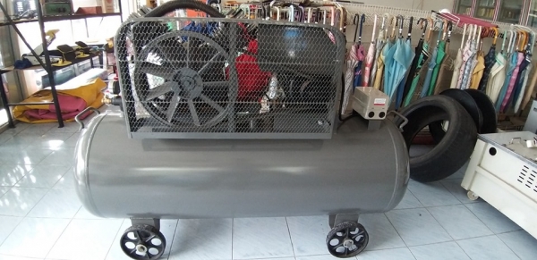 ปั๊มลม ASHITA 2สูบ ถัง 300ลิตร (สินค้ามือหนึ่ง) มอเตอร์ 5.5 hp. ไฟ 220V.