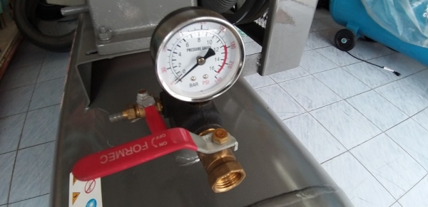 ปั๊มลม ASHITA 2สูบ ถัง 300ลิตร (สินค้ามือหนึ่ง) มอเตอร์ 5.5 hp. ไฟ 220V.