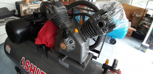 ปั๊มลม ASHITA 2สูบ ถัง 300ลิตร (สินค้ามือหนึ่ง) มอเตอร์ 5.5 hp. ไฟ 220V.