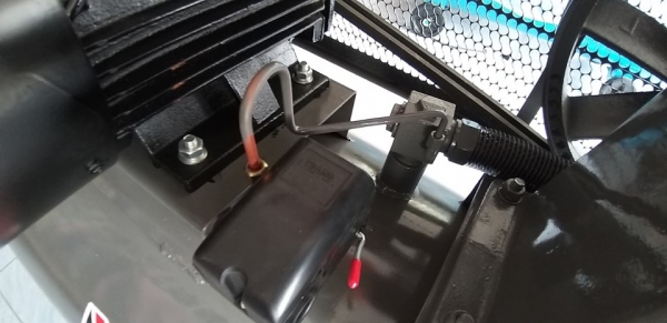 ปั๊มลม ASHITA 2สูบ ถัง 300ลิตร (สินค้ามือหนึ่ง) มอเตอร์ 5.5 hp. ไฟ 220V.