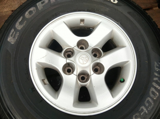 ขายแม็ก TOYOTA พร้อมยางบริดจสโตน 255/70R15 ชุดนี้สวยมากครับ ใช้งานมาน้อยมาก ชุด 6500