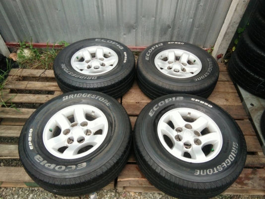 ขายแม็ก TOYOTA พร้อมยางบริดจสโตน 255/70R15 ชุดนี้สวยมากครับ ใช้งานมาน้อยมาก ชุด 6500 ขายแม็ก TOYOTA พร้อมยางบริดจสโตน 255/70R15 ชุดนี้สวยมากครับ ใช้งานมาน้อยมาก ชุด 6500