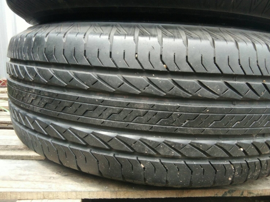 ขายแม็ก TOYOTA พร้อมยางบริดจสโตน 255/70R15 ชุดนี้สวยมากครับ ใช้งานมาน้อยมาก ชุด 6500