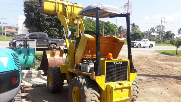 SALE FROM JAPAN *รถตักล้อยางTCM-810A-2:รุ่นใหม่*(เทียบเท่า WA30 -WA40:รุ่น5) /รุ่นเอวอ่อน(เลี้ยวเอว)สินค้าเก่านอก