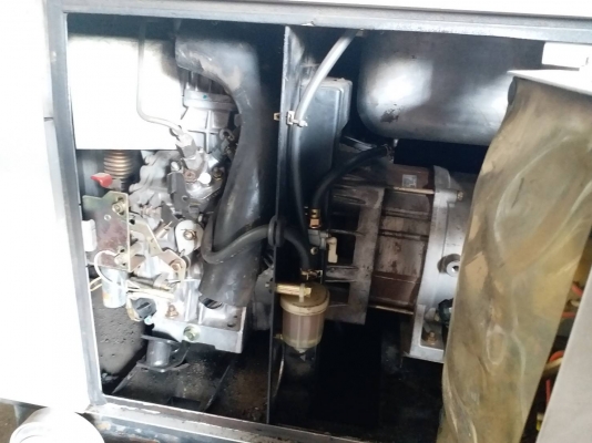 สปอร์ตไลท์ต ยี่ห้อ SHINDAIWA เครื่องยนต์ 5.5 แรง ดีเซล ปั่นไฟได้ 110 V ราคา 25,000 บาท