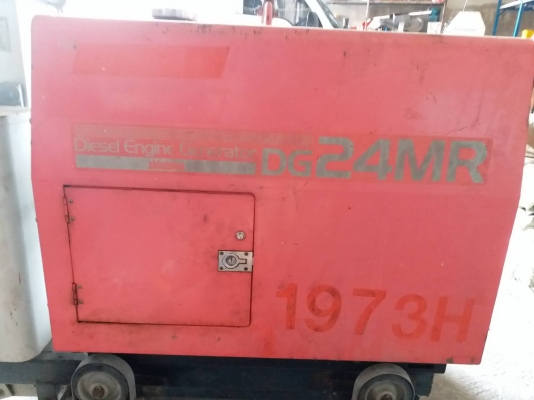 สปอร์ตไลท์ต ยี่ห้อ SHINDAIWA เครื่องยนต์ 5.5 แรง ดีเซล ปั่นไฟได้ 110 V ราคา 25,000 บาท