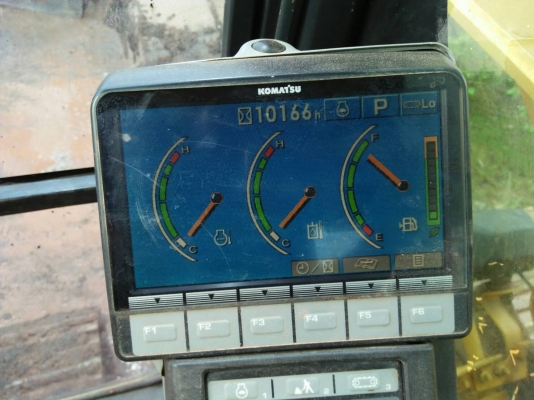 ขายKOMATSU PC200-8 ปี59 เอกสารเล่มทะเบียนราคา 1,450,000