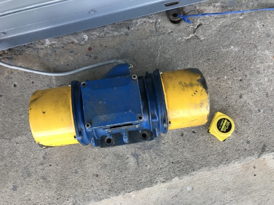 ขายมอเตอร์สั่น-เขย่า Visam 0.45Kw. 380V made in Italy สภาพสวย หมุนนิ่ม สั่นแรง พร้อมใช้งาน