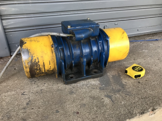 ขายมอเตอร์สั่น-เขย่า Visam 0.45Kw. 380V made in Italy สภาพสวย หมุนนิ่ม สั่นแรง พร้อมใช้งาน