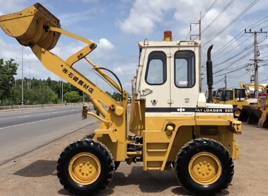 ขายรถตักล้อยาง KOMATSU 505 (เทียบเท่า WA70) (1,XXX ชั่วโมง) นำเข้าเองจากญี่ปุ่น สภาพสวยพร้อม  มีVDOการทำงานครับ