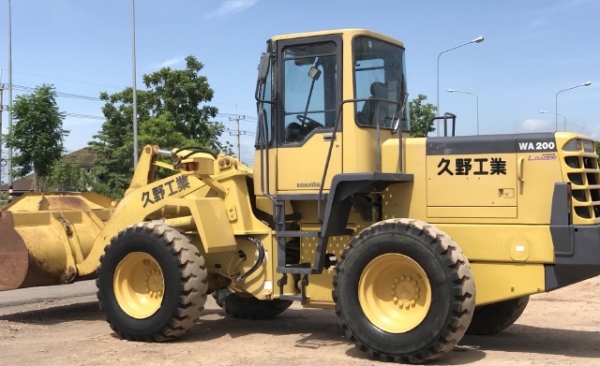 ขายรถตักล้อยาง KOMATSU WA200-3 รถนอกนำเข้าจากญี่ปุ่น สภาพสวยพร้อมใช้ มีVDOการทำงานครับ