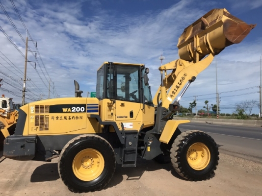 ขายรถตักล้อยาง KOMATSU WA200-5 (6,xxx ชั่วโมง) นำเข้าเองจากญี่ปุ่น สภาพสวยพร้อมใช้ มีVDOการทำงานครับ