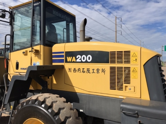 ขายรถตักล้อยาง KOMATSU WA200-5 (6,xxx ชั่วโมง) นำเข้าเองจากญี่ปุ่น สภาพสวยพร้อมใช้ มีVDOการทำงานครับ