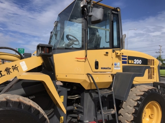 ขายรถตักล้อยาง KOMATSU WA200-5 (6,xxx ชั่วโมง) นำเข้าเองจากญี่ปุ่น สภาพสวยพร้อมใช้ มีVDOการทำงานครับ