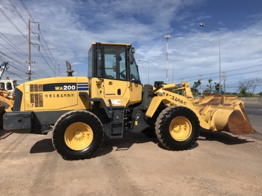 ขายรถตักล้อยาง KOMATSU WA200-5 (6,xxx ชั่วโมง) นำเข้าเองจากญี่ปุ่น สภาพสวยพร้อมใช้ มีVDOการทำงานครับ