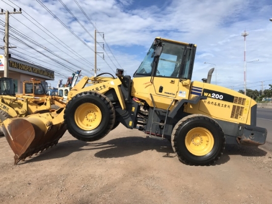ขายรถตักล้อยาง KOMATSU WA200-5 (6,xxx ชั่วโมง) นำเข้าเองจากญี่ปุ่น สภาพสวยพร้อมใช้ มีVDOการทำงานครับ