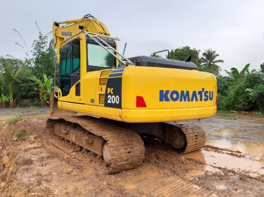 KOMATSU PC 200-8