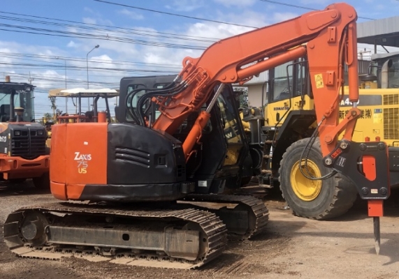 ขายรถขุด HITACHI ZX75US-3 ปี 2010 หัวกระแทก นำเข้าเองจากญี่ปุ่น สภาพพร้อมใช้ มีVDOการทำงานครับ