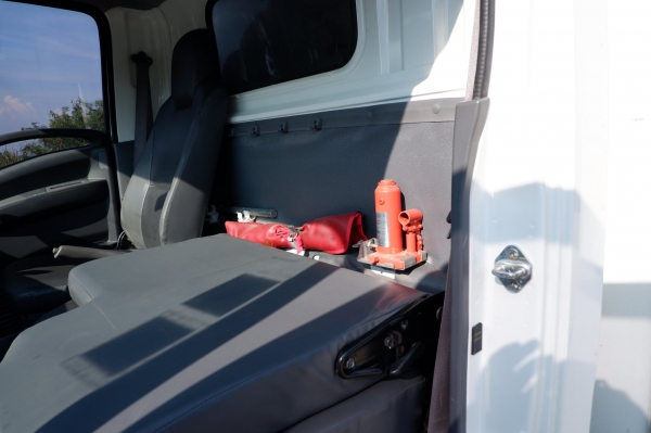 6 ล้อ ISUZU NMR130แรง ไมล์ 86,000 กม. (ไมล์แท้) น้อง ๆ ป้ายแดง ตู้แห้งยาว 4.3 ม. ออกมามือเดียวป้ายแด