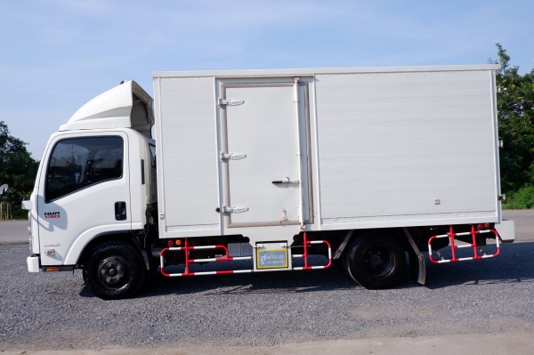 6 ล้อ ISUZU NMR130แรง ไมล์ 86,000 กม. (ไมล์แท้) น้อง ๆ ป้ายแดง ตู้แห้งยาว 4.3 ม. ออกมามือเดียวป้ายแด