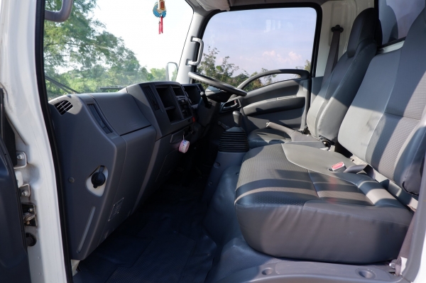 6 ล้อ ISUZU NMR130แรง ไมล์ 86,000 กม. (ไมล์แท้) น้อง ๆ ป้ายแดง ตู้แห้งยาว 4.3 ม. ออกมามือเดียวป้ายแด