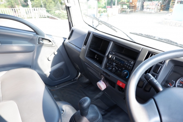 6 ล้อ ISUZU NMR130แรง ไมล์ 86,000 กม. (ไมล์แท้) น้อง ๆ ป้ายแดง ตู้แห้งยาว 4.3 ม. ออกมามือเดียวป้ายแด