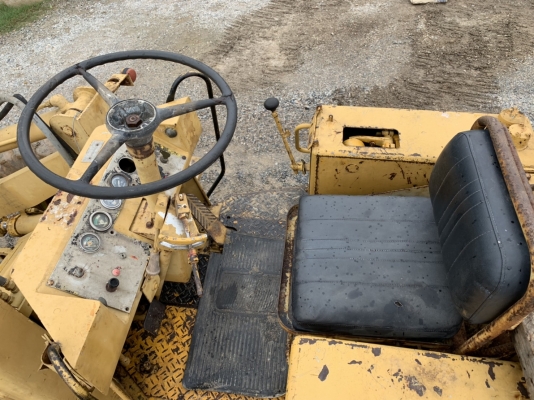 ขาย 295,000 รถตัก CAT 910 45 v เครื่องดี เกียร์แรง เอวแน่น ยางดี รถพร้อมใช้งาน เอกสารซื้อขาย รถอยู่ นครปฐม 090-772-3710 090-772-3708