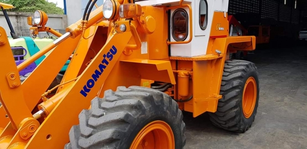 KOMATSU 507 ขนาดบุ้งกี่0.7คิวขนาดเทียบเท่า WA70เครื่องยนต์komatsu 4d94 ฝาสูบหนา เก่าญี่ปุ่นใช้งาน 3000HR บูชสลักเดิม แน่นทุกจุด ซ่อมง่ายมีอะไหล่ทุกชิ้น รับรองคุณภาพ  สำหรับร้านวัสดุก่อสร้างตักขนาด1คิว และงานตักวัสดุทั่วไปขนาดคล่องแคล่วคล่องตัวสูง ราค