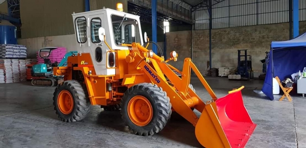 KOMATSU 507 ขนาดบุ้งกี่0.7คิวขนาดเทียบเท่า WA70เครื่องยนต์komatsu 4d94 ฝาสูบหนา เก่าญี่ปุ่นใช้งาน 3000HR บูชสลักเดิม แน่นทุกจุด ซ่อมง่ายมีอะไหล่ทุกชิ้น รับรองคุณภาพ  สำหรับร้านวัสดุก่อสร้างตักขนาด1คิว และงานตักวัสดุทั่วไปขนาดคล่องแคล่วคล่องตัวสูง ราค