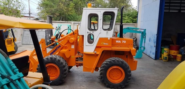 KOMATSU 507 ขนาดบุ้งกี่0.7คิวขนาดเทียบเท่า WA70เครื่องยนต์komatsu 4d94 ฝาสูบหนา เก่าญี่ปุ่นใช้งาน 3000HR บูชสลักเดิม แน่นทุกจุด ซ่อมง่ายมีอะไหล่ทุกชิ้น รับรองคุณภาพ  สำหรับร้านวัสดุก่อสร้างตักขนาด1คิว และงานตักวัสดุทั่วไปขนาดคล่องแคล่วคล่องตัวสูง ราค