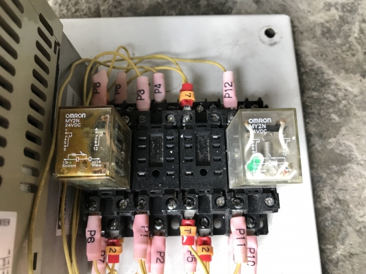ขาย Inverter ปรับรอบมอเตอร์ Hitachi 5HP. 380V made in Japan สภาพสวย ตัดตู้ มาพร้อมเบรคเกอร์ 15Amp. พร้อมใช้งาน