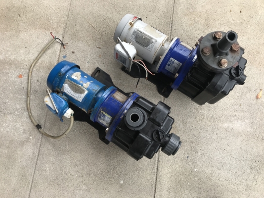 ขายปั๊มน้ำดูดสารเคมี Magnet pump Iwaki 1/2HP. 380V made in Japan สภาพสวย หมุนนิ่ม พร้อมใช้งาน มี 2ตัวครับ ราคาตัวละ 5,300 บาท ขายปั๊มน้ำดูดสารเคมี Magnet pump Iwaki 1/2HP. 380V made in Japan สภาพสวย หมุนนิ่ม พร้อมใช้งาน มี 2ตัวครับ ราคาตัวละ 5,300 บาท