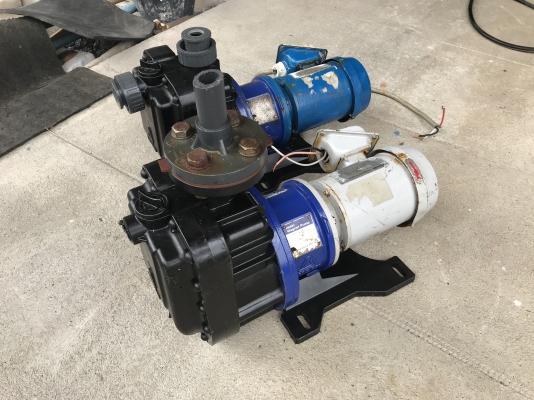 ขายปั๊มน้ำดูดสารเคมี Magnet pump Iwaki 1/2HP. 380V made in Japan สภาพสวย หมุนนิ่ม พร้อมใช้งาน มี 2ตัวครับ ราคาตัวละ 5,300 บาท