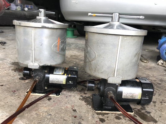 ขายปั๊มดูดน้ำมัน RRR Yakogawa 90W ใช้ไฟ 100V 2สายครับ made in Japan มีถังกรองพร้อม สภาพสวย หมุนนิ่ม พร้อมใช้งาน มี 2ตัวครับ ราคาตัวละ 1,600 บาท