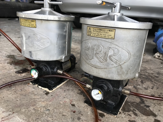 ขายปั๊มดูดน้ำมัน RRR Yakogawa 90W ใช้ไฟ 100V 2สายครับ made in Japan มีถังกรองพร้อม สภาพสวย หมุนนิ่ม พร้อมใช้งาน มี 2ตัวครับ ราคาตัวละ 1,600 บาท