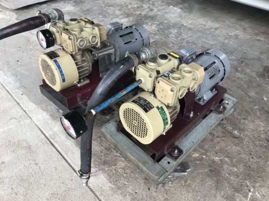 ขายปั๊มสุญญากาศแบบ Dry pump Orion 1/2HP. 380V made in Japan สภาพสวย หมุนนิ่ม ดูดแรง มาพร้อมแท่นล้อเลื่อน พร้อมใช้งาน มีมา 2ชุดครับ ราคาชุดละ 5,500 บาท