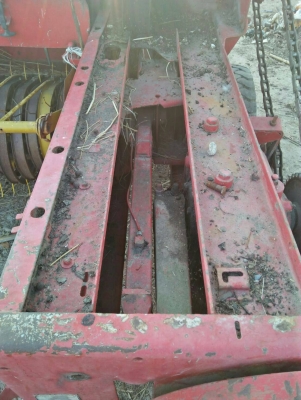 เครื่องอัดฟางก้อน Newholland สภาพดี ราคา 120,000 บาท ค่าคอมนอก 5,000  บาท ติดต่อ 086-1678258 วัตร์