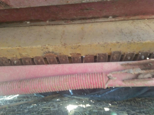 เครื่องอัดฟางก้อน Newholland สภาพดี ราคา 120,000 บาท ค่าคอมนอก 5,000  บาท ติดต่อ 086-1678258 วัตร์