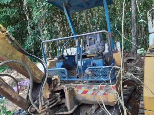 ขาย 2 คันKOMATSU PC30-6 ราคาคันละ 165,000 ขาย 2 คันKOMATSU PC30-6 ราคาคันละ 165,000