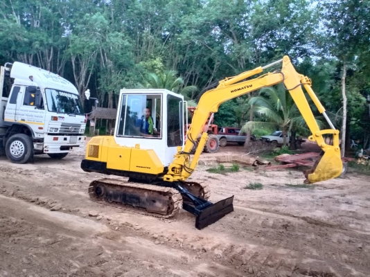 ขายKOMATSU PC30-5 ราคา 175,000 ขายKOMATSU PC30-5 ราคา 175,000
