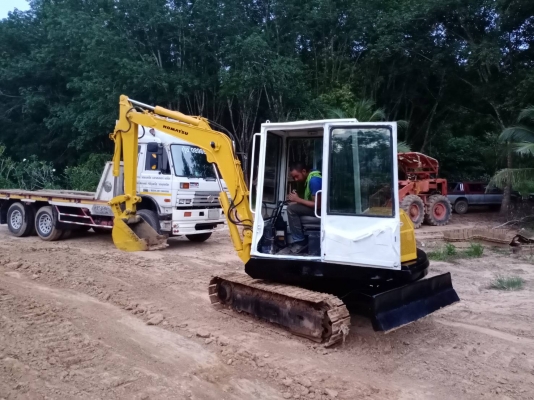 ขายKOMATSU PC30-5 ราคา 175,000 ขายKOMATSU PC30-5 ราคา 175,000