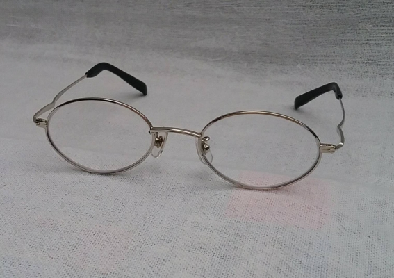 แว่นสายตายาวเบต้า - ไททาเนียม  แบรนด์หรูฝรั่งเศสทศวรรษที่ 2010's  โมเดลคลาสสิคยุคซิวิลวอร์ 'วงรีเล็ก'  เลนส์มัลติโค้ท  ใสปิ๊ง !  ค่าสายตา +200  Authentic CHARLES JOURDAN handmade in Japan