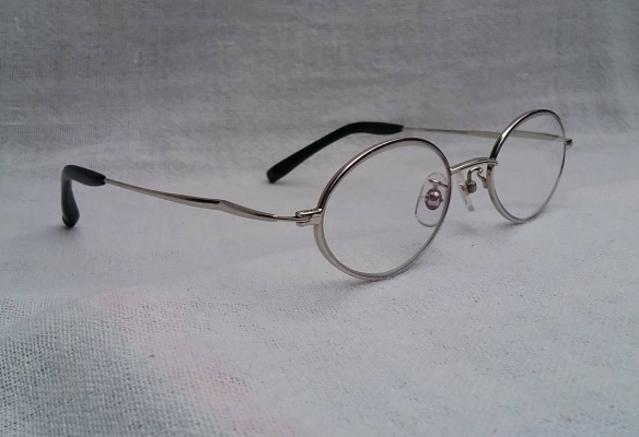 แว่นสายตายาวเบต้า - ไททาเนียม  แบรนด์หรูฝรั่งเศสทศวรรษที่ 2010's  โมเดลคลาสสิคยุคซิวิลวอร์ 'วงรีเล็ก'  เลนส์มัลติโค้ท  ใสปิ๊ง !  ค่าสายตา +200  Authentic CHARLES JOURDAN handmade in Japan