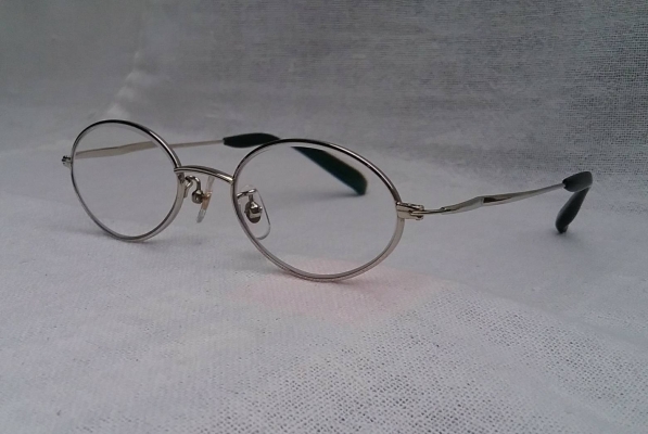 แว่นสายตายาวเบต้า - ไททาเนียม  แบรนด์หรูฝรั่งเศสทศวรรษที่ 2010's  โมเดลคลาสสิคยุคซิวิลวอร์ 'วงรีเล็ก'  เลนส์มัลติโค้ท  ใสปิ๊ง !  ค่าสายตา +200  Authentic CHARLES JOURDAN handmade in Japan